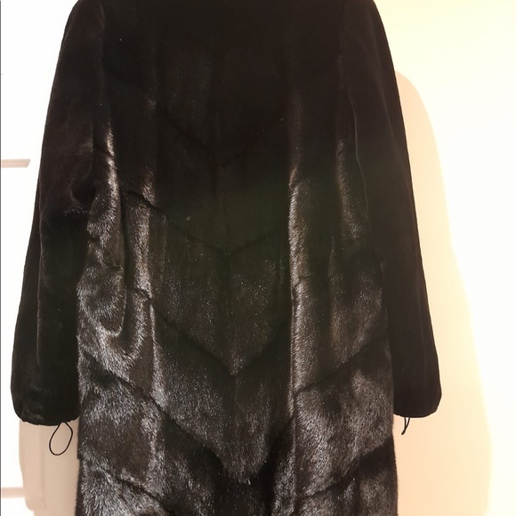 Genuine Canadian mink fur coat. - Picture 2 of 7